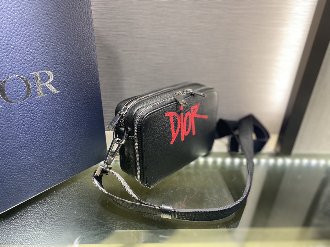 ディオール Essentials レザー ショルダーバッグ 中国新年限定 詳細画像 2