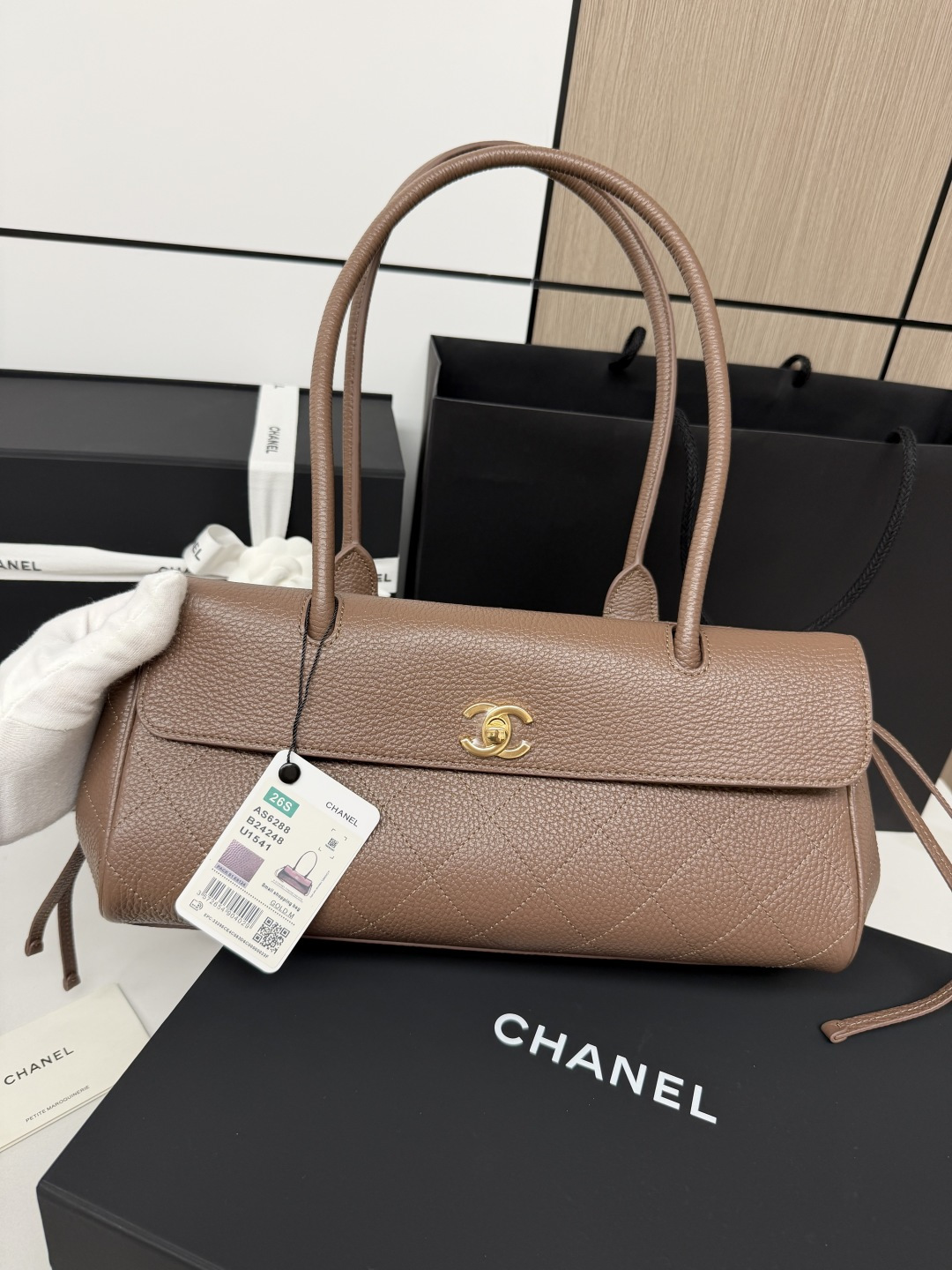 シャネル シボ加工レザー ボウリングハンドバッグ キルティング 小さなゴールド金具 ダブルC フラップ 詳細画像 1