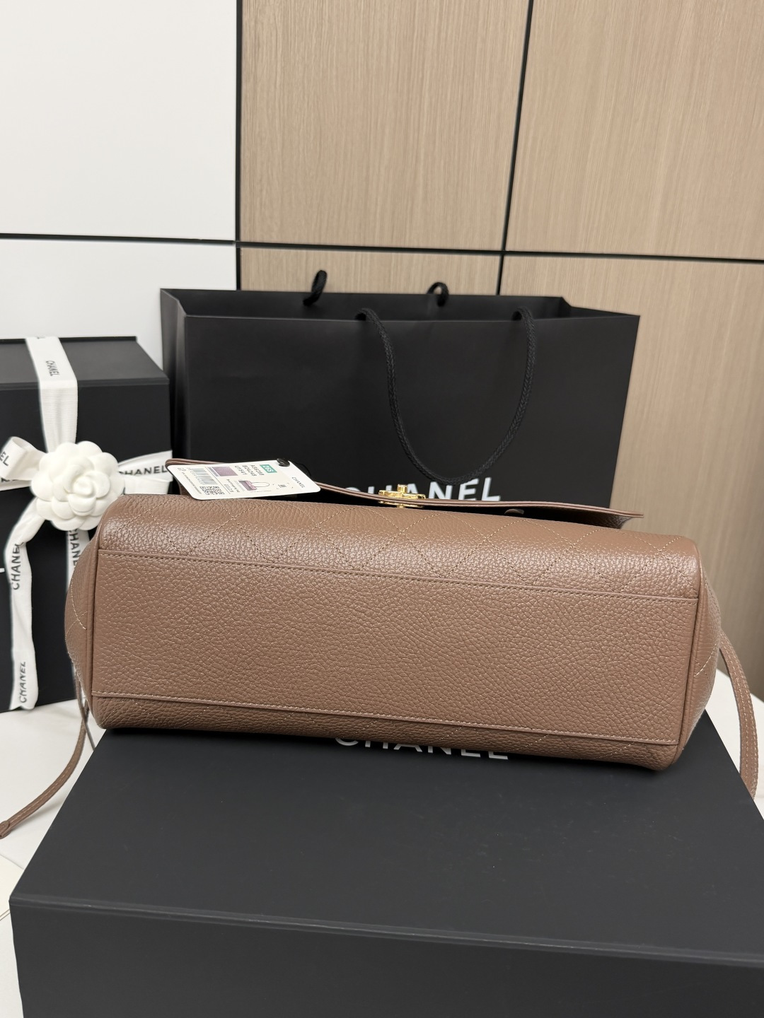 シャネル シボ加工レザー ボウリングハンドバッグ キルティング 小さなゴールド金具 ダブルC フラップ 詳細画像 3