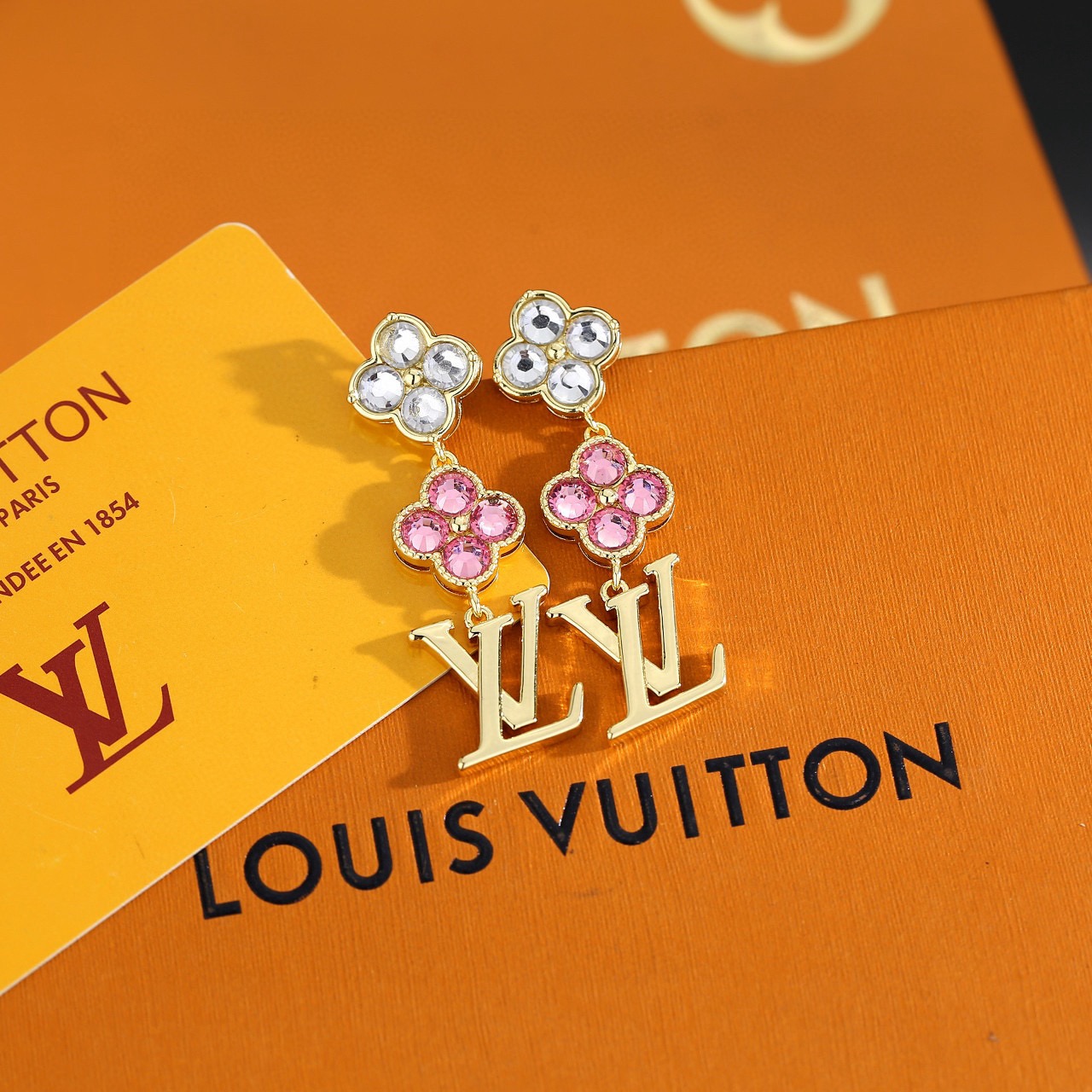 ルイ・ヴィトン LV レター フラワー クリスタル ドロップピアス ゴールド ピンク 詳細画像 1