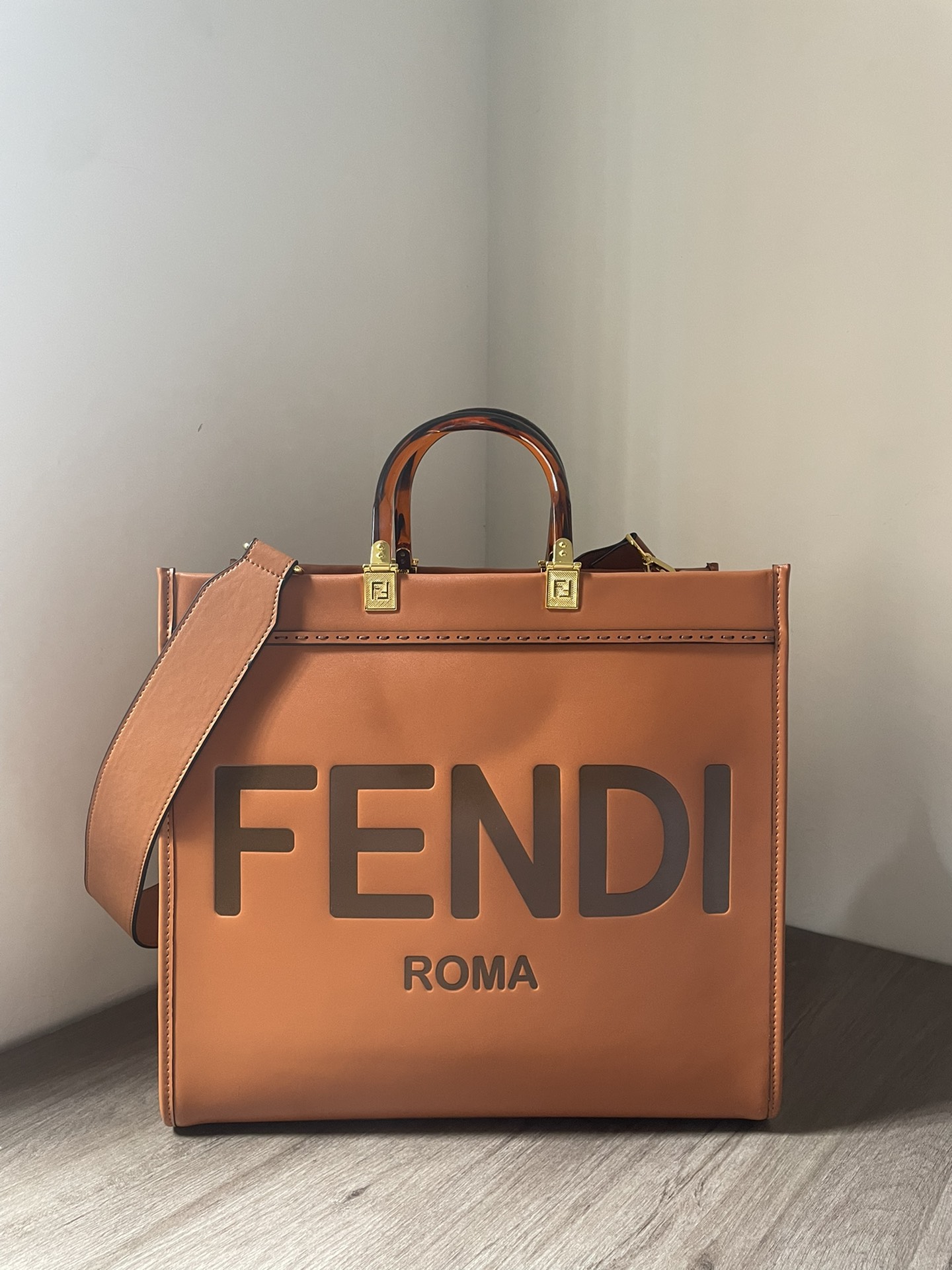 フェンディ サンシャイン ミディアム レザー トートバッグ ブラウン 詳細画像 1