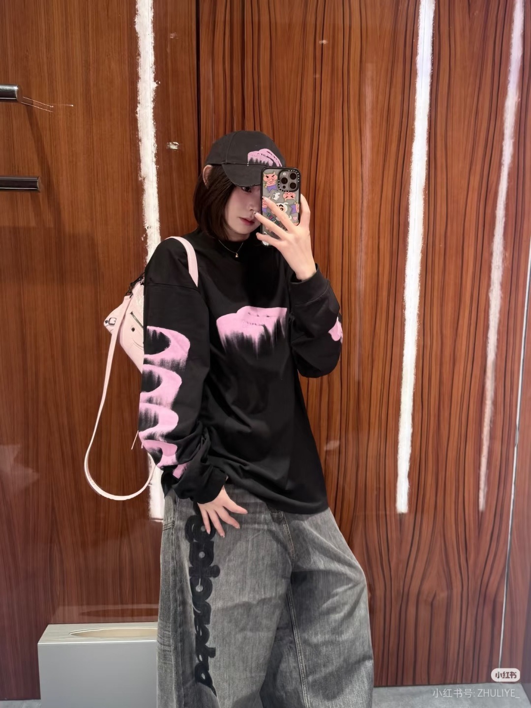 バレンシアガ ピンクグラフィック プリント 長袖Tシャツ ブラック