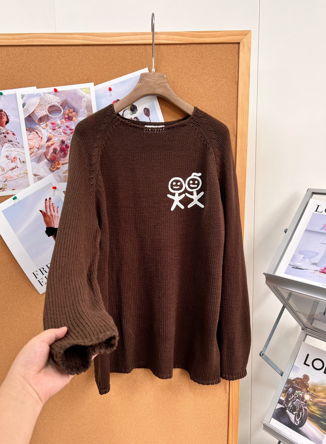 棒人間刺繍 クルーネック ニットセーター ダークブラウン U611280 詳細画像 3