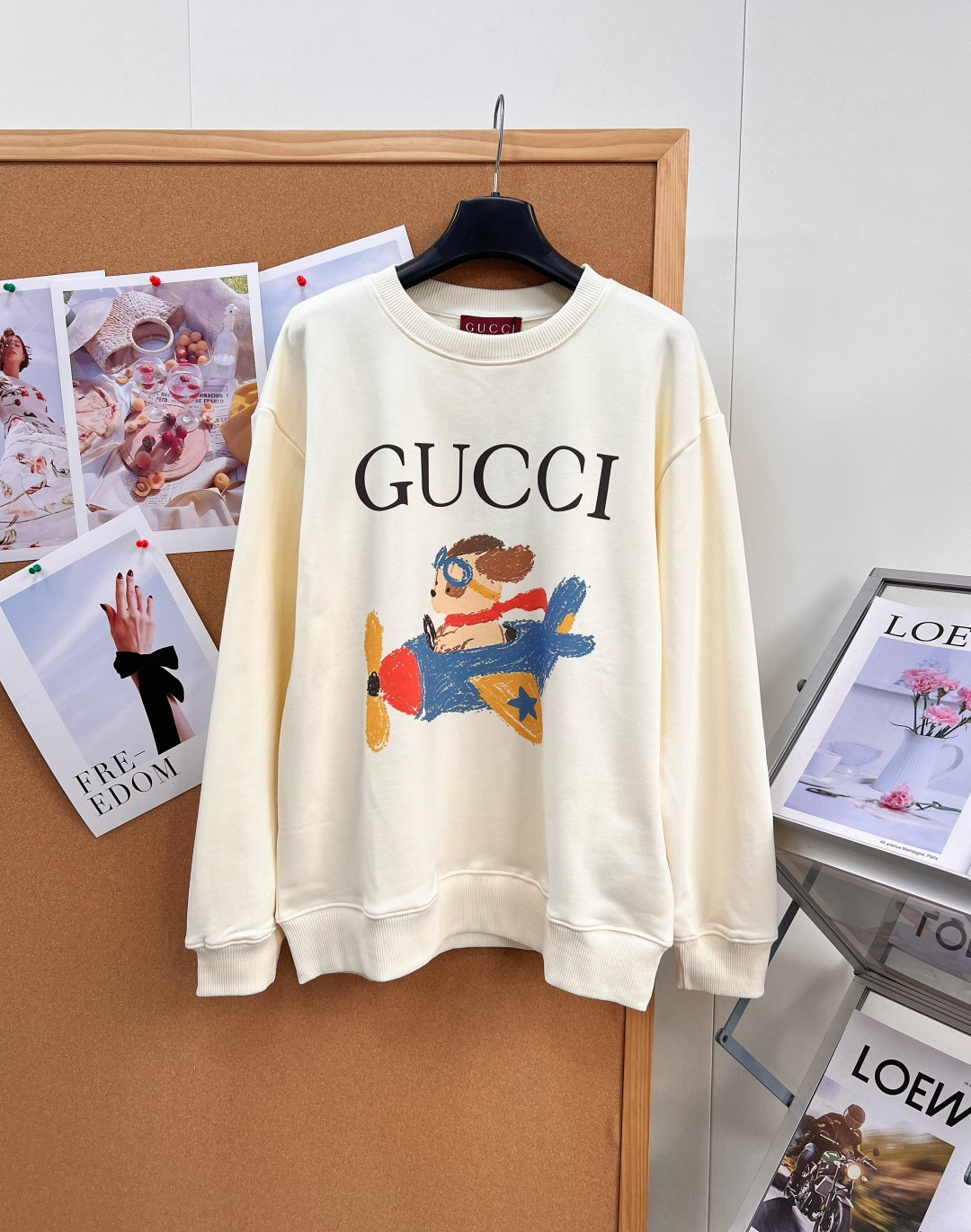 グッチ 飛行機ワンちゃん カートゥーンプリント クルーネック スウェット クリームホワイト 詳細画像 1