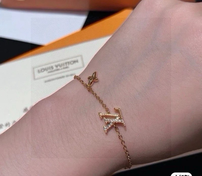 ルイ・ヴィトン LV レター ダブルチェーン ブレスレット クリスタル モノグラムフラワーチャーム ゴールド 詳細画像 2