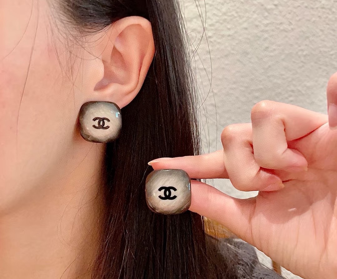 シャネル アクリル スクエア スタッドピアス グレーブラウン 詳細画像 3