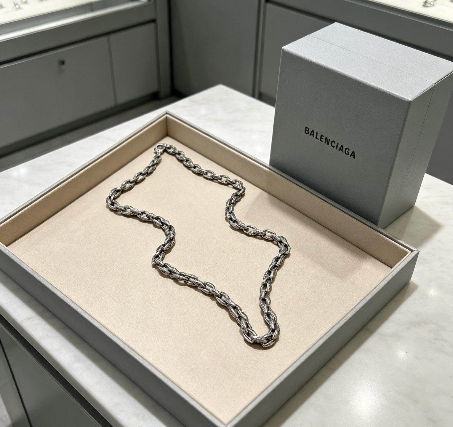 バレンシアガ チェーンネックレス ヴィンテージ風 シルバー 詳細画像 1