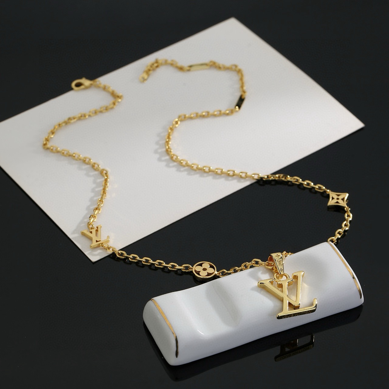 ルイ・ヴィトン LV ペンダントネックレス ゴールド 詳細画像 3