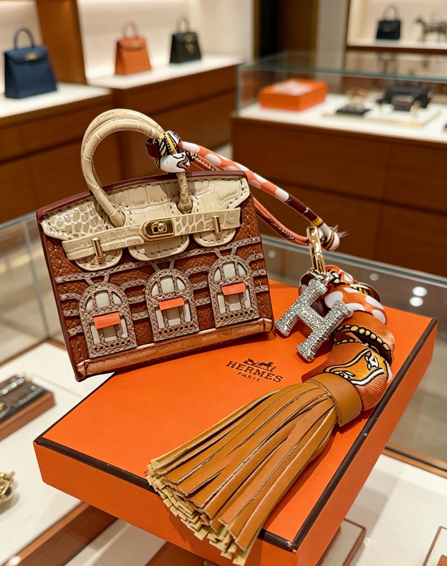エルメス ミニバッグチャーム キーリング スカーフ タッセル付き ブラウン オレンジ クリーム 詳細画像 2