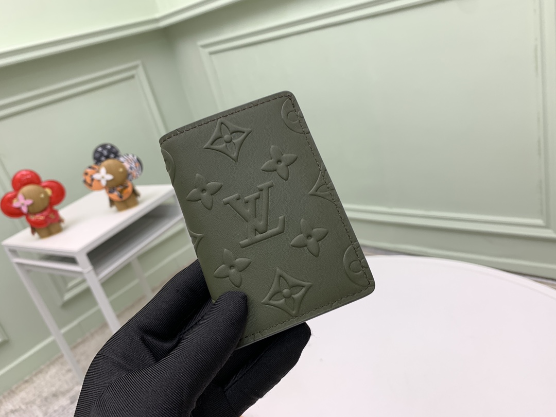 ルイ・ヴィトン モノグラム・シール エンボス カウレザー カードケース アーミーグリーン 詳細画像 3