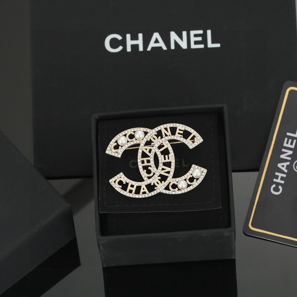 シャネル ダブルC 透かし CHANELレタリング クリスタル パール ブローチ ライトゴールド 詳細画像 1