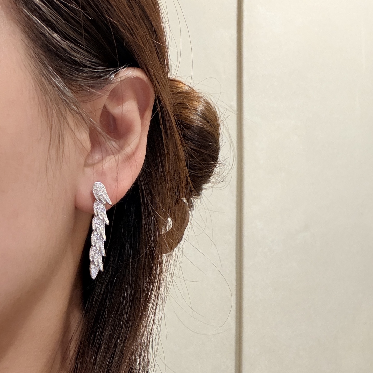 ティファニー エンジェルウィング ラインストーン タッセルピアス プラチナカラー A7088 詳細画像 3