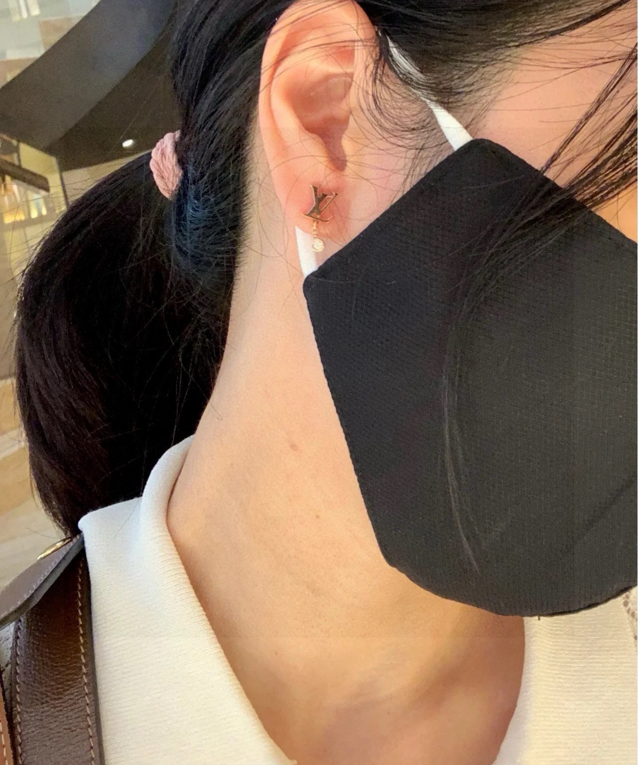 ルイ・ヴィトン LV ロゴ スタッドピアス ゴールド 詳細画像 3