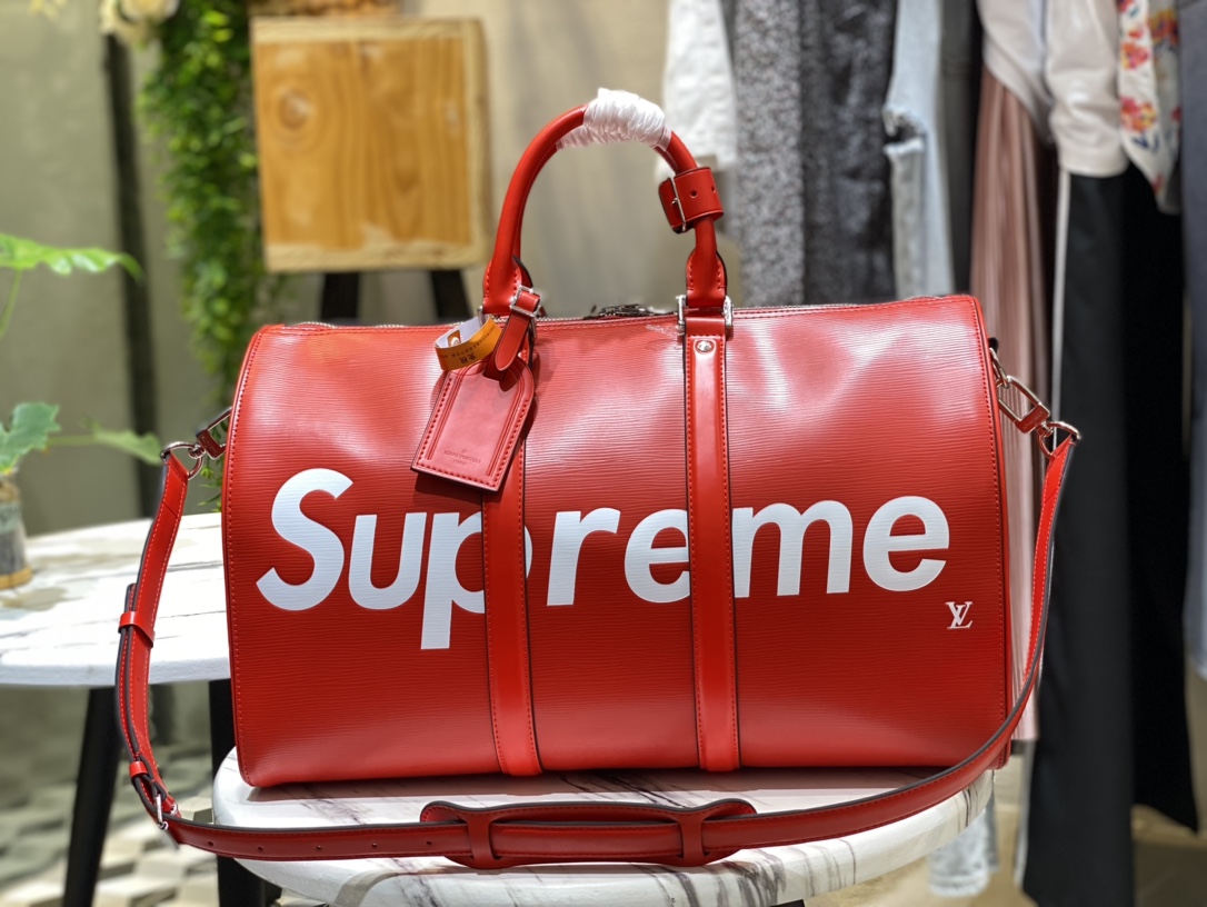 ルイ・ヴィトン Supreme キーポル・バンドリエール 45 トラベルバッグ レッド 詳細画像 1
