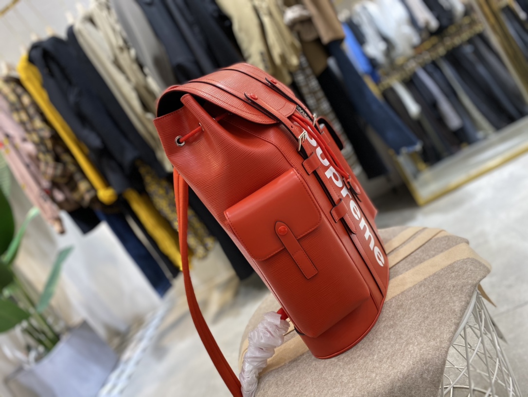ルイ・ヴィトン Supreme クリストファー バックパック エピレザー レッド 詳細画像 2