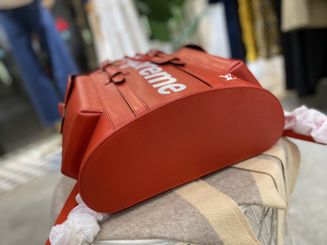 ルイ・ヴィトン Supreme クリストファー バックパック エピレザー レッド 詳細画像 3