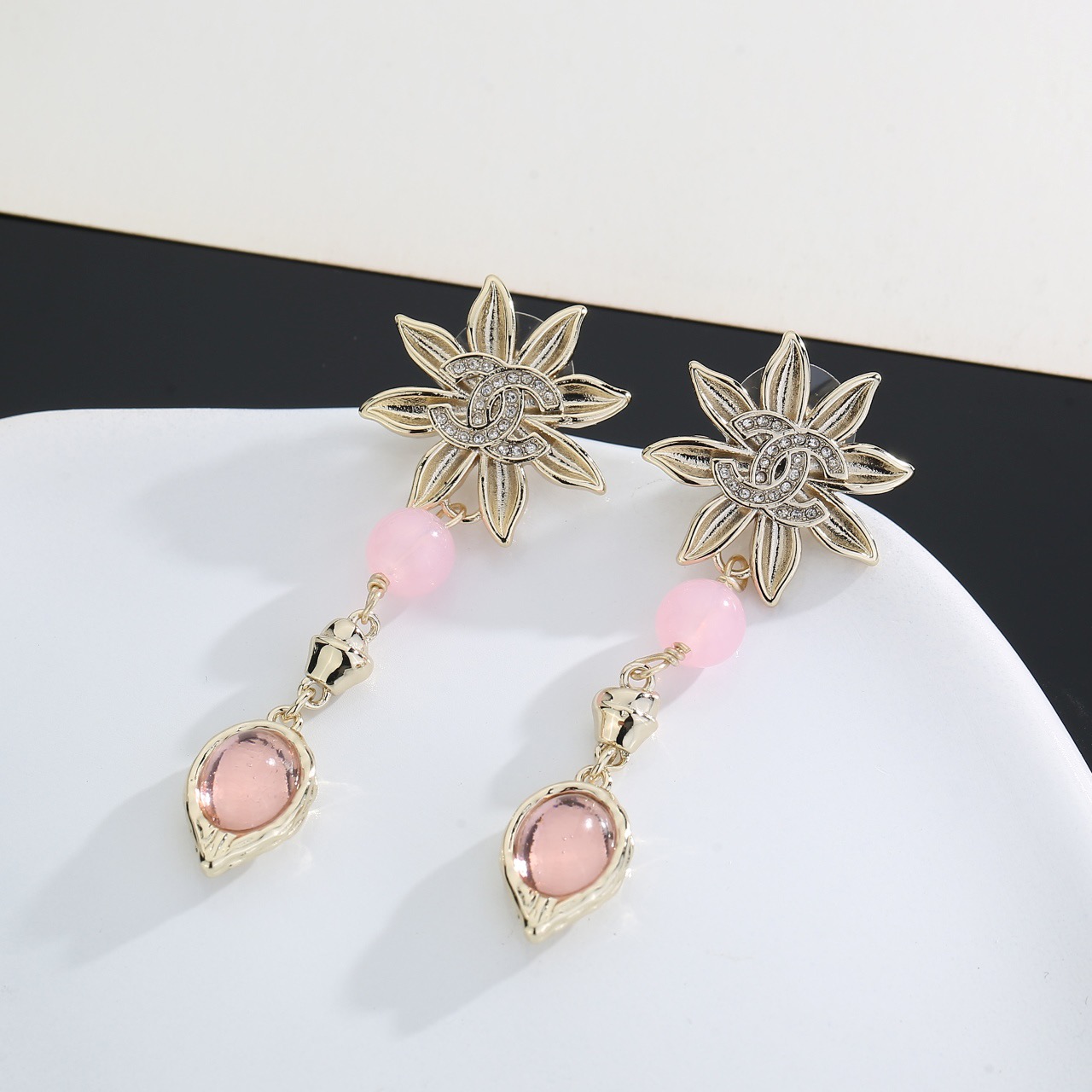 シャネル サンフラワー ダブルC レジン スタッドピアス ゴールド 詳細画像 1