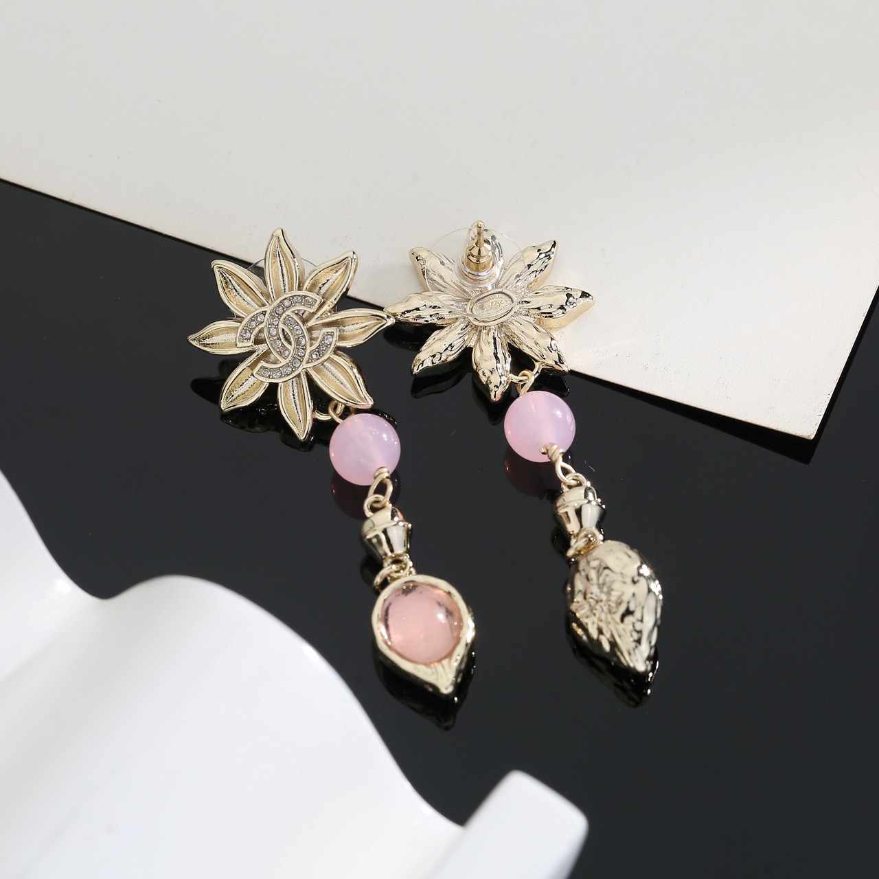 シャネル サンフラワー ダブルC レジン スタッドピアス ゴールド 詳細画像 3