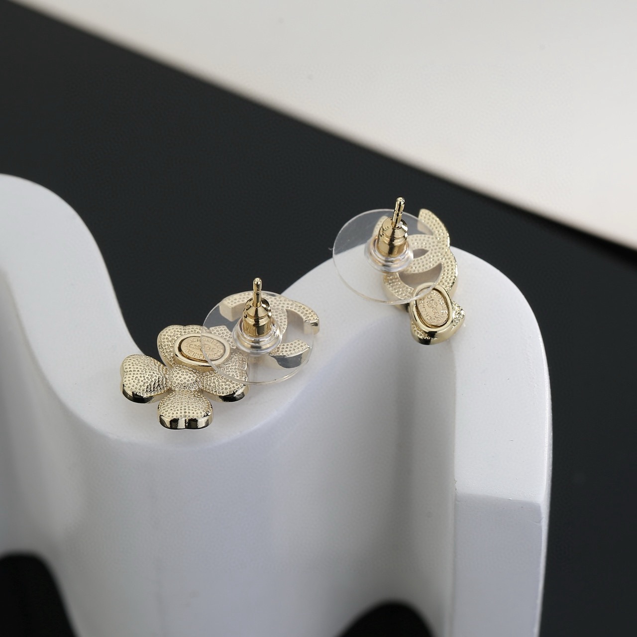 シャネル アシンメトリー ピアス ゴールド クリア 詳細画像 3