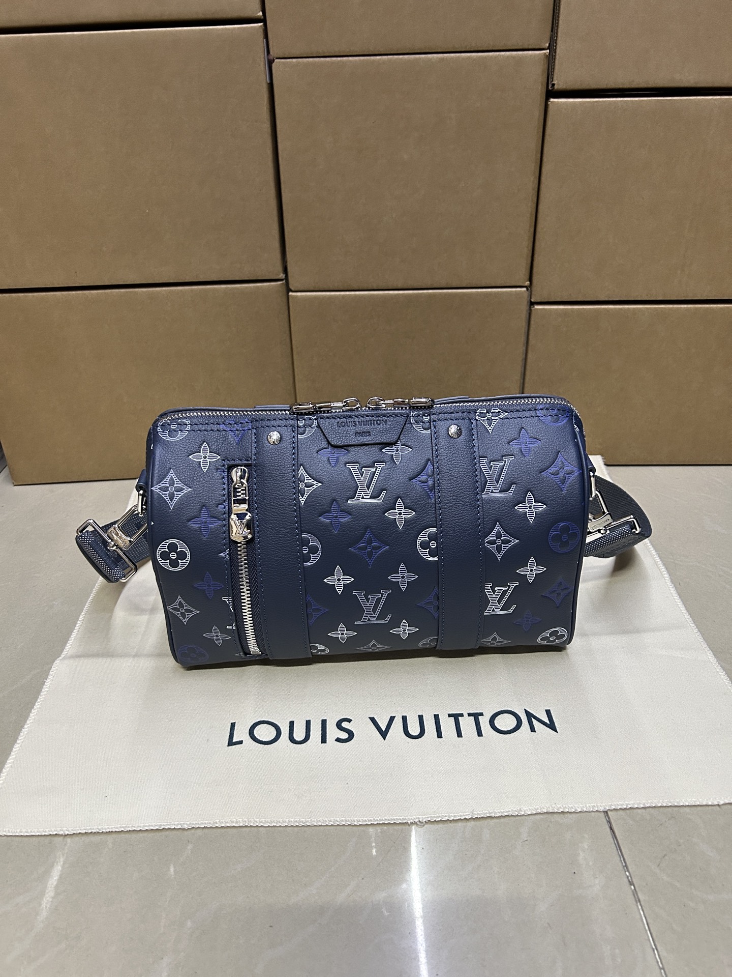ルイ・ヴィトン City Keepall ハンドバッグ ブルー 詳細画像 1