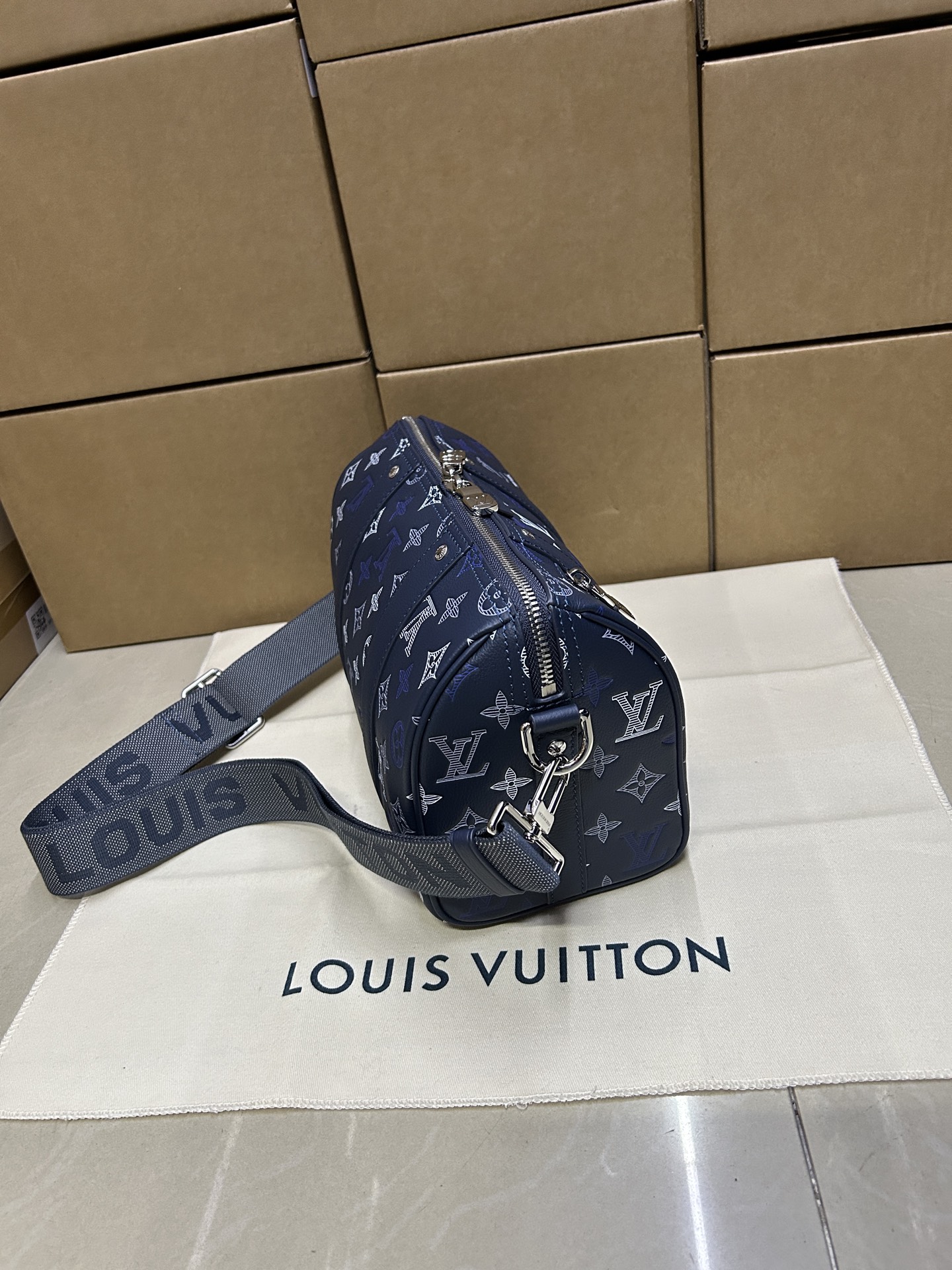 ルイ・ヴィトン City Keepall ハンドバッグ ブルー 詳細画像 3