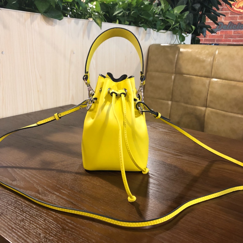フェンディ モントレゾール バケットバッグ イエロー 詳細画像 3