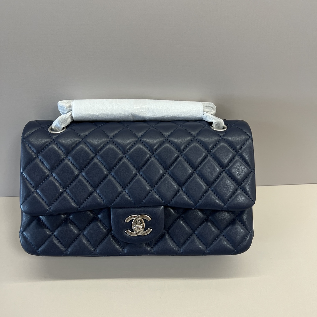 シャネル クラシック 2.55 ダイヤキルティング CF 25cm チェーンフラップ ショルダーバッグ ブルー ラムスキン シルバー金具 詳細画像 2