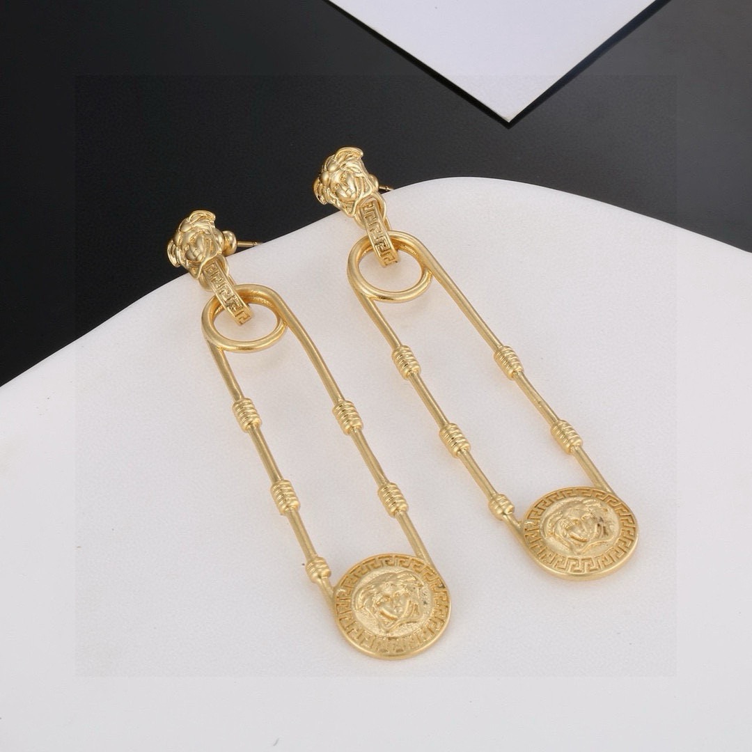 ヴェルサーチェ メデューサ 安全ピン ピアス ゴールド 詳細画像 3