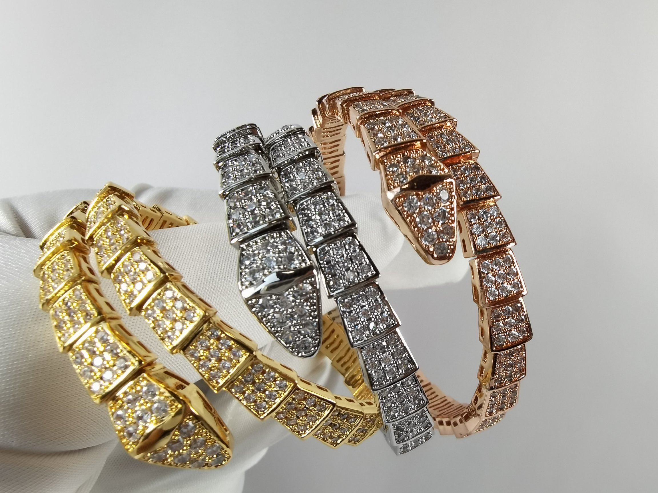 ブルガリ Serpenti シングルコイル スネークバングル ゴールド シルバー ローズゴールド 詳細画像 1