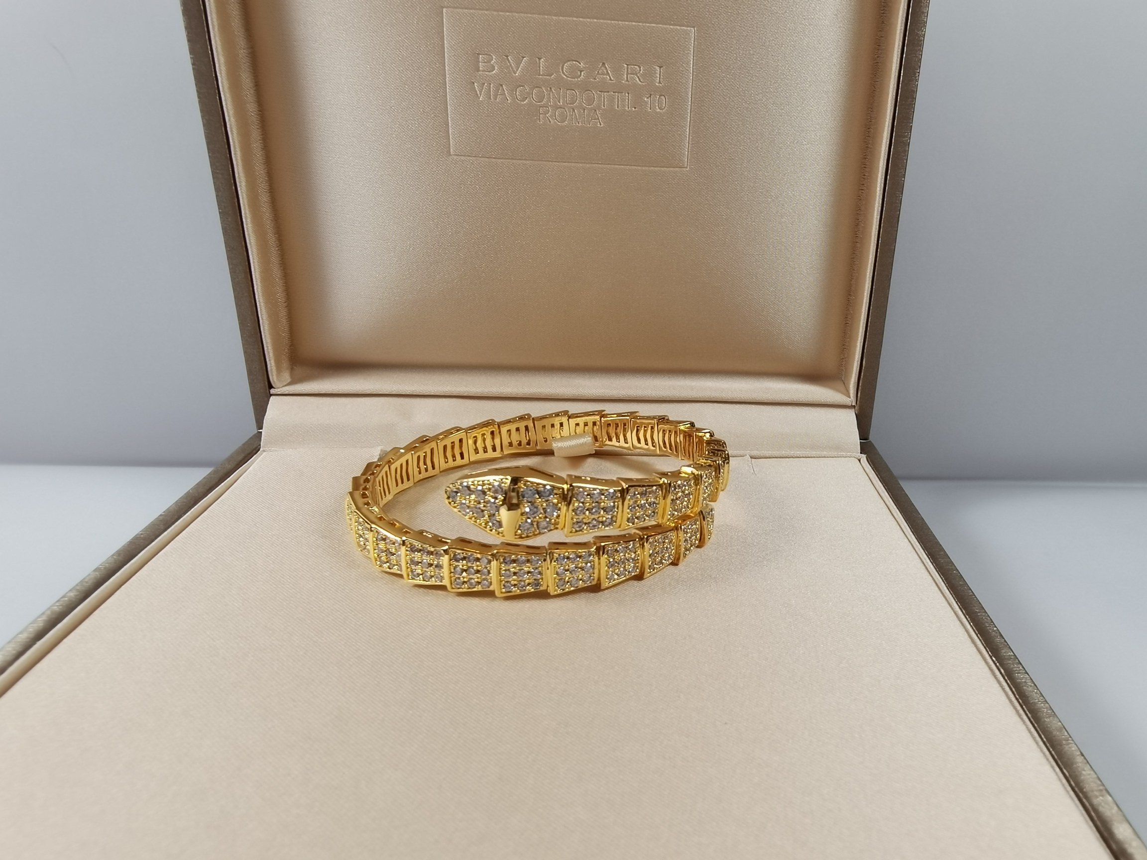 ブルガリ Serpenti シングルコイル スネークバングル ゴールド シルバー ローズゴールド 詳細画像 2