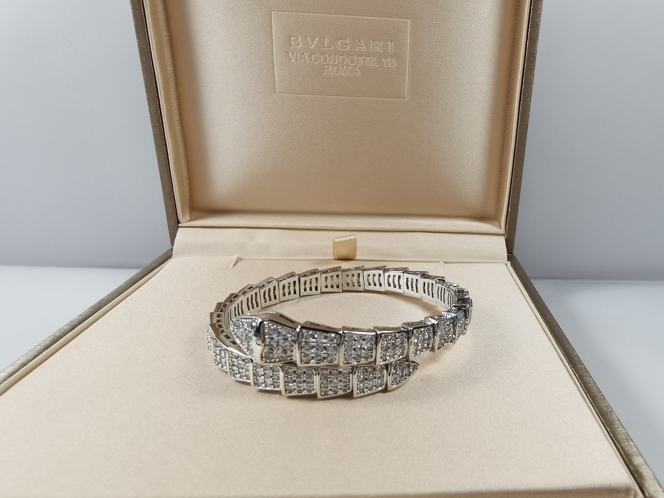 ブルガリ Serpenti シングルコイル スネークバングル ゴールド シルバー ローズゴールド 詳細画像 3