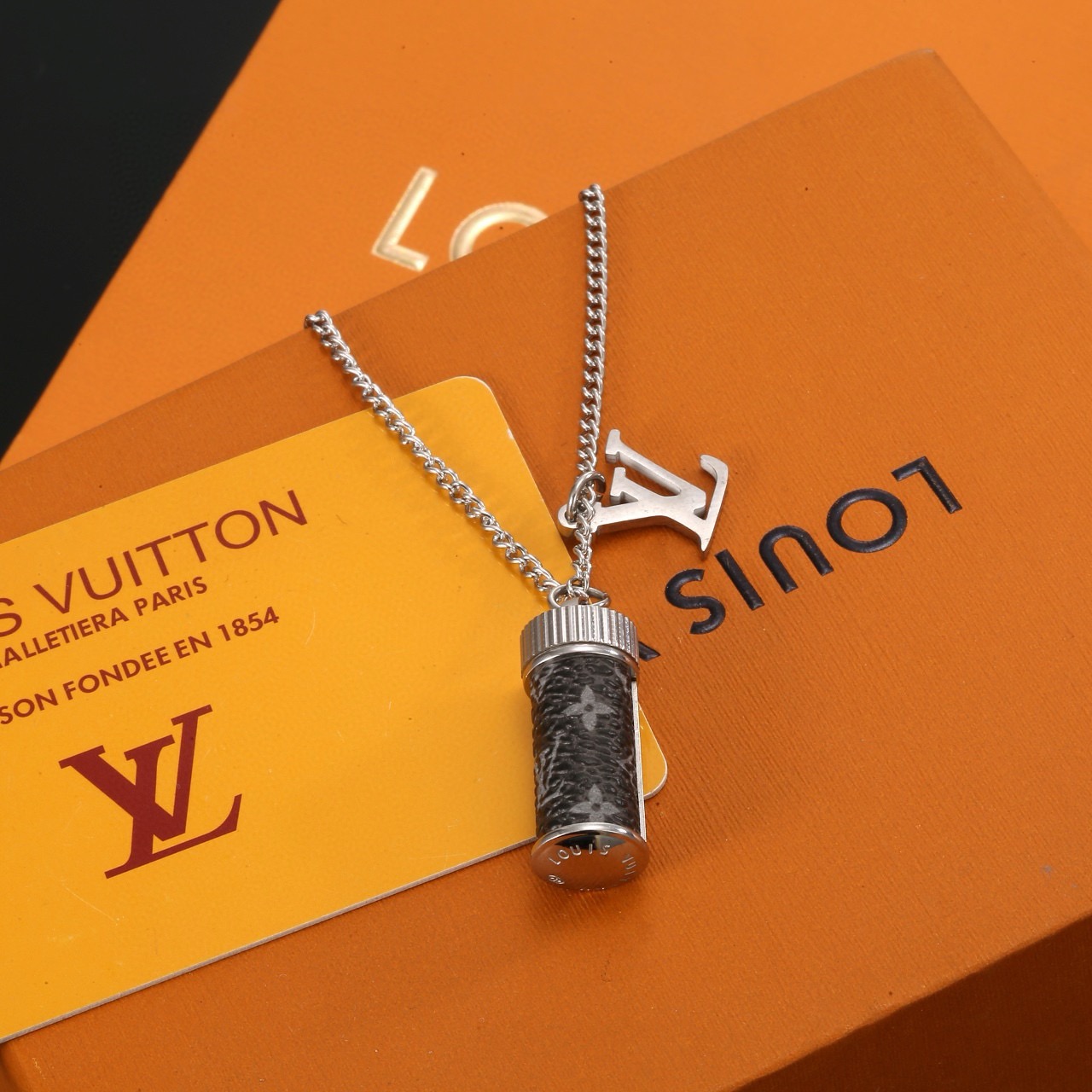 ルイ・ヴィトン LV スカルプチャー パフュームボトル ネックレス 詳細画像 2