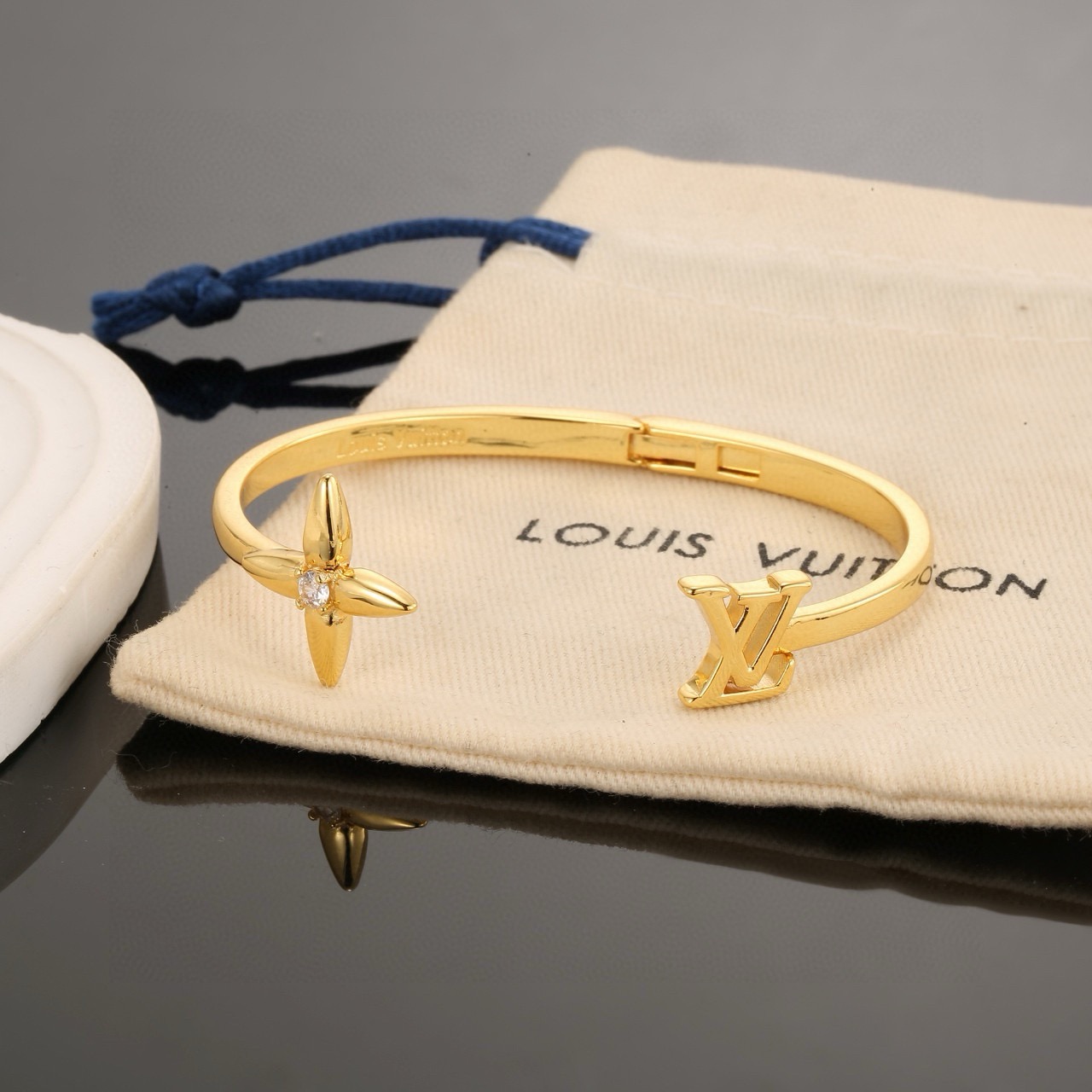 ルイ・ヴィトン LV Twig フラワーモチーフ バングル ゴールド 詳細画像 3