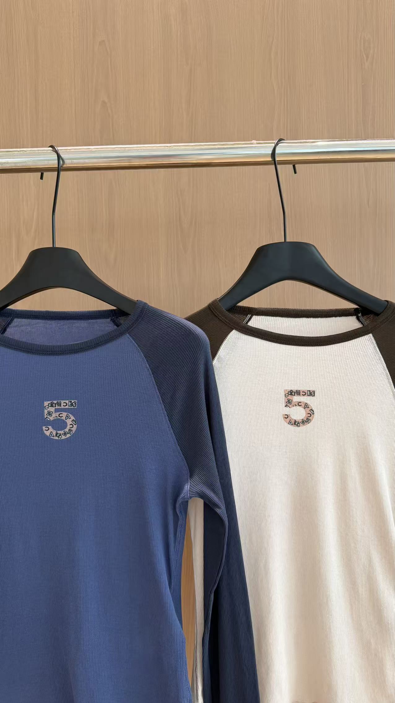 配色ラグランスリーブ プリント長袖Tシャツ ブルー／ブラウン 詳細画像 3