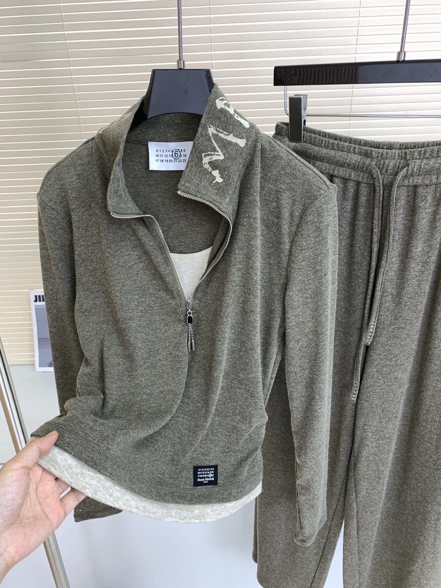 レイヤード風ハーフジップトップス&パンツセット ダークグレー/ブラウングリーン 詳細画像 3