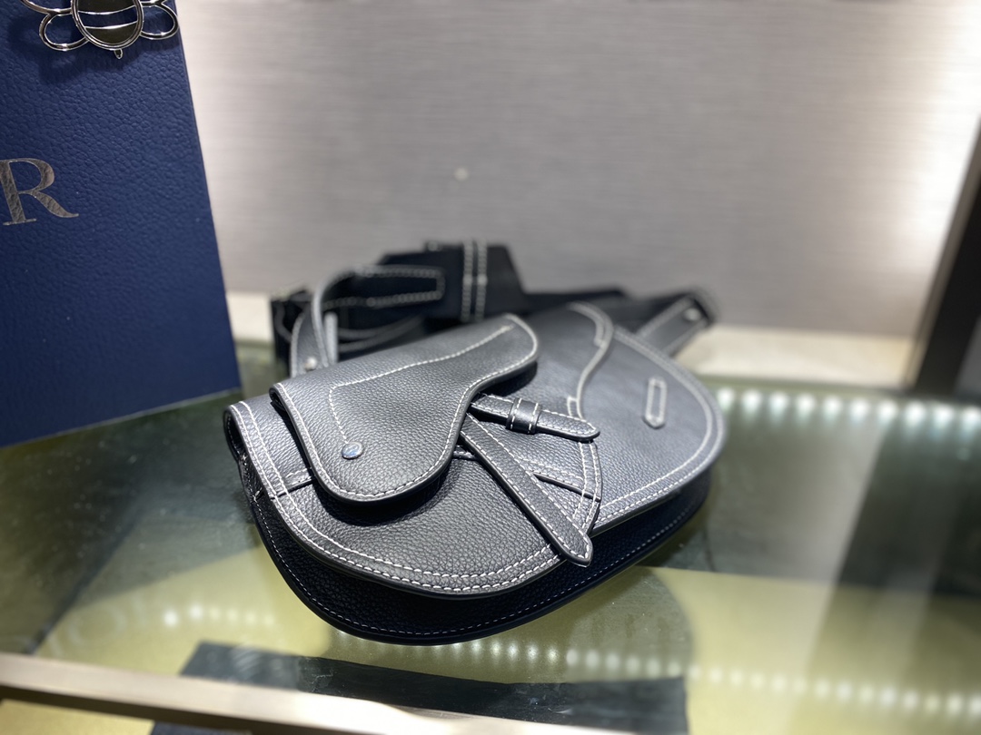 ディオール Saddle グレインドカーフスキン ダブルストラップ ショルダーバッグ ブラック 詳細画像 2