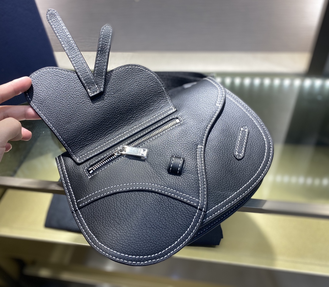 ディオール Saddle グレインドカーフスキン ダブルストラップ ショルダーバッグ ブラック 詳細画像 3