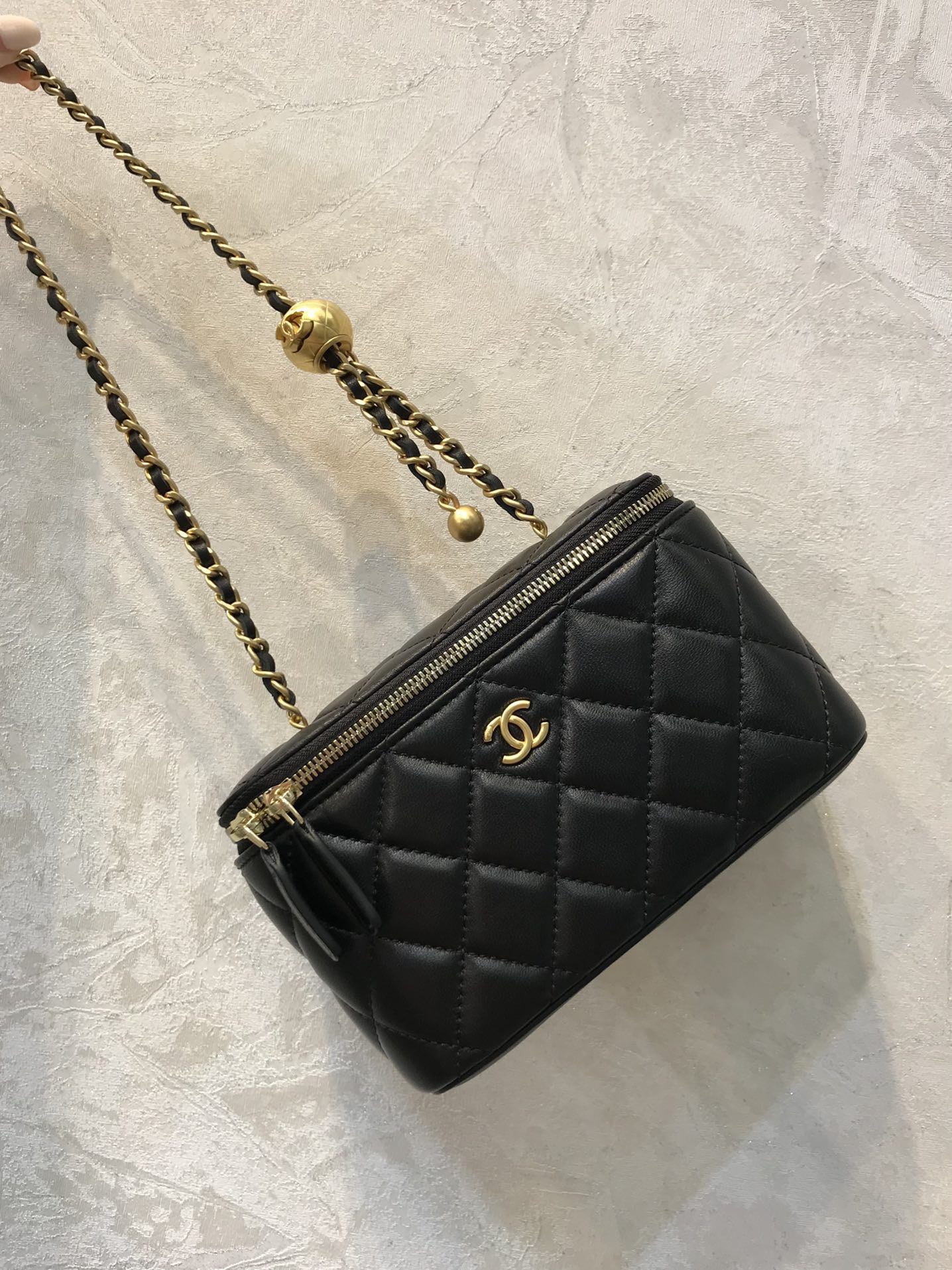 シャネル ゴールドボール チェーン バニティバッグ ブラック ゴールド 詳細画像 1