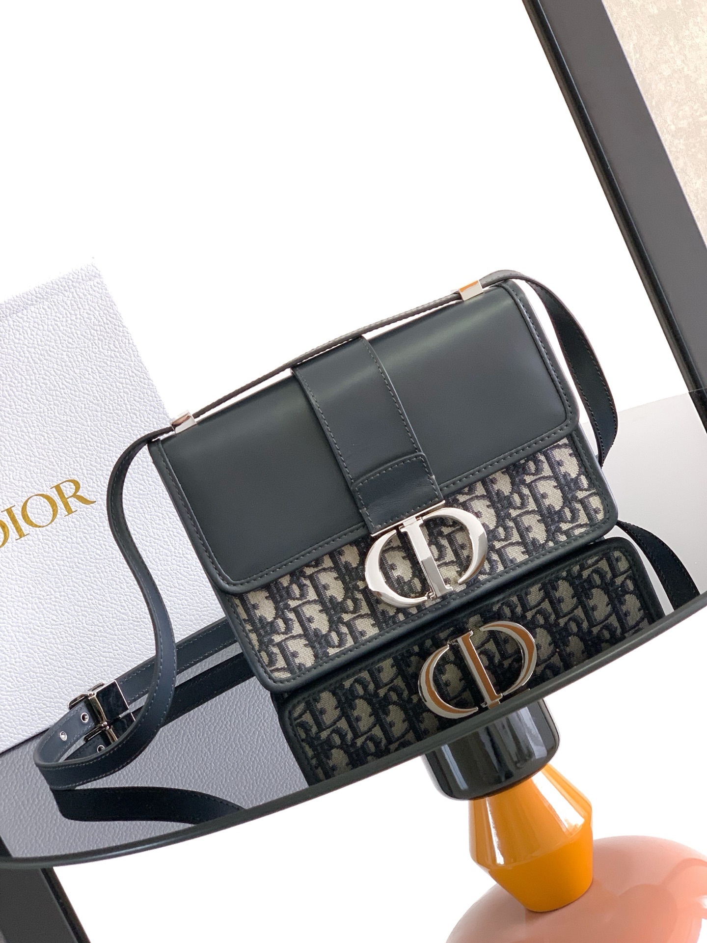 ディオール 30 Montaigne オブリーク レザーフラップ ショルダーバッグ ブルー M9203UTZQ_M928 詳細画像 1
