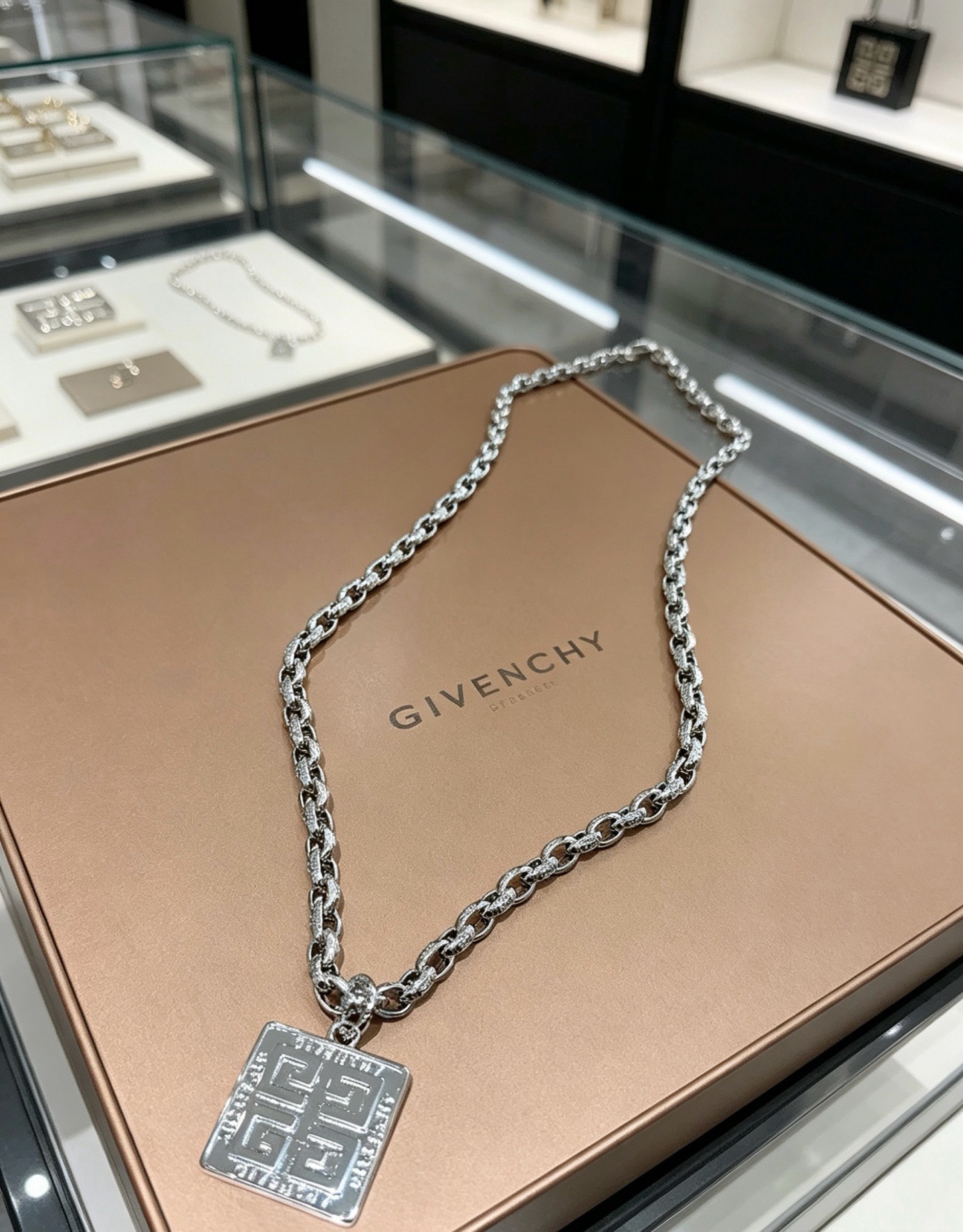 ジバンシィ ロゴプレート ペンダント チェーンネックレス シルバー 詳細画像 1