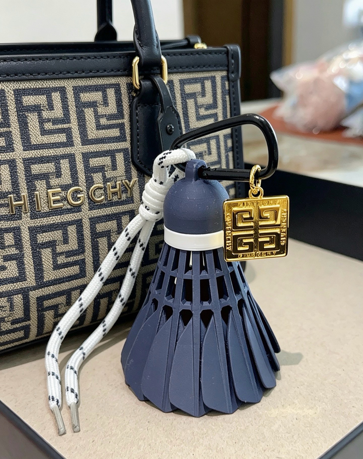 ジバンシィ シャトルモチーフ バッグチャーム ネイビー 詳細画像 1