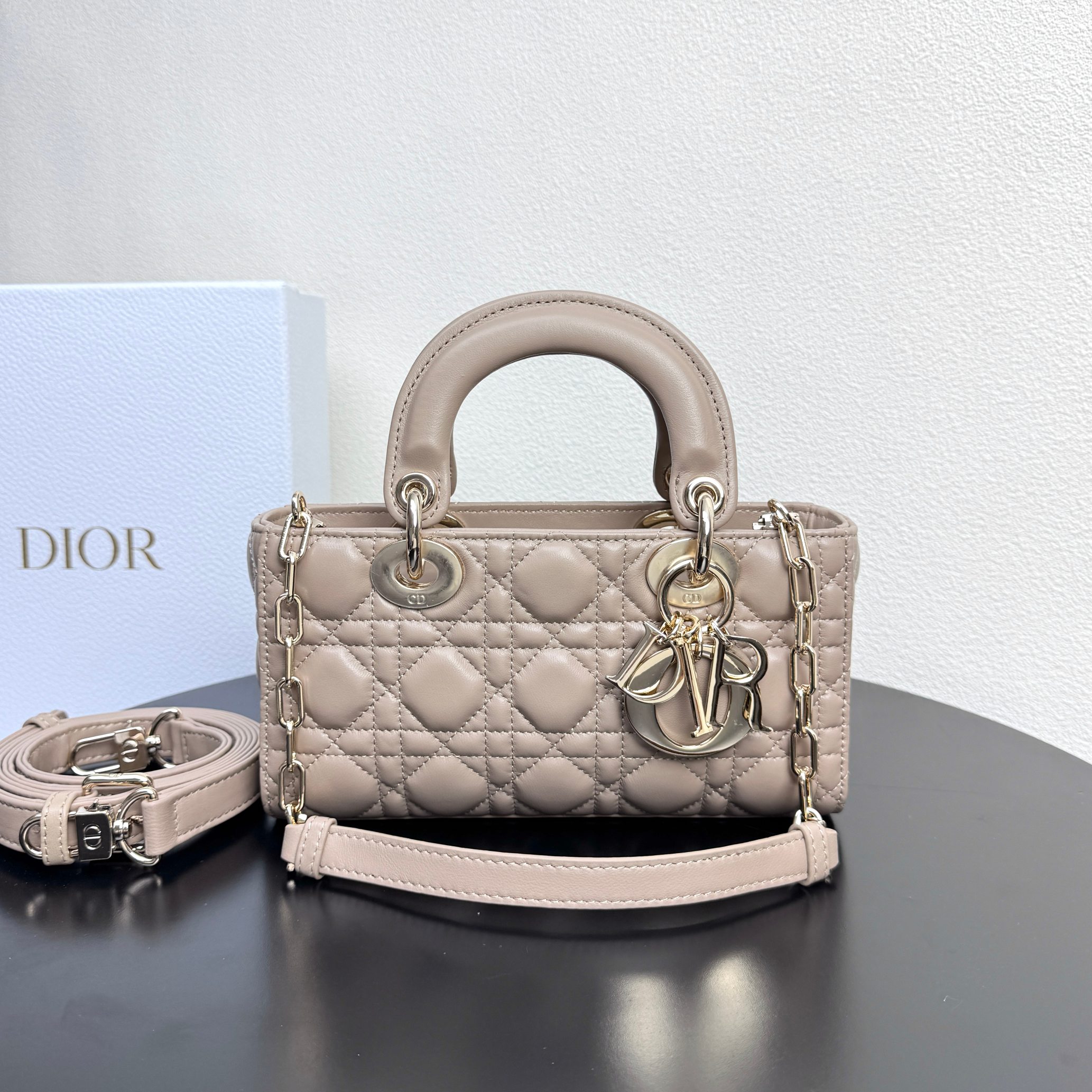 ディオール Lady D-Joy バッグ ミルクティー M0613S33 詳細画像 1