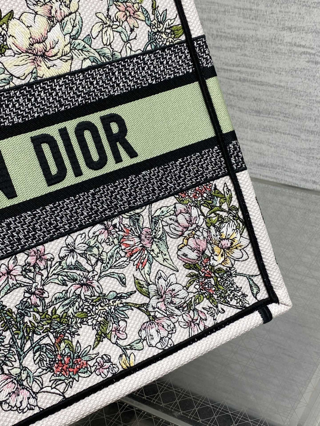 ディオール 刺繍トートバッグ グリーン ロータス 詳細画像 3