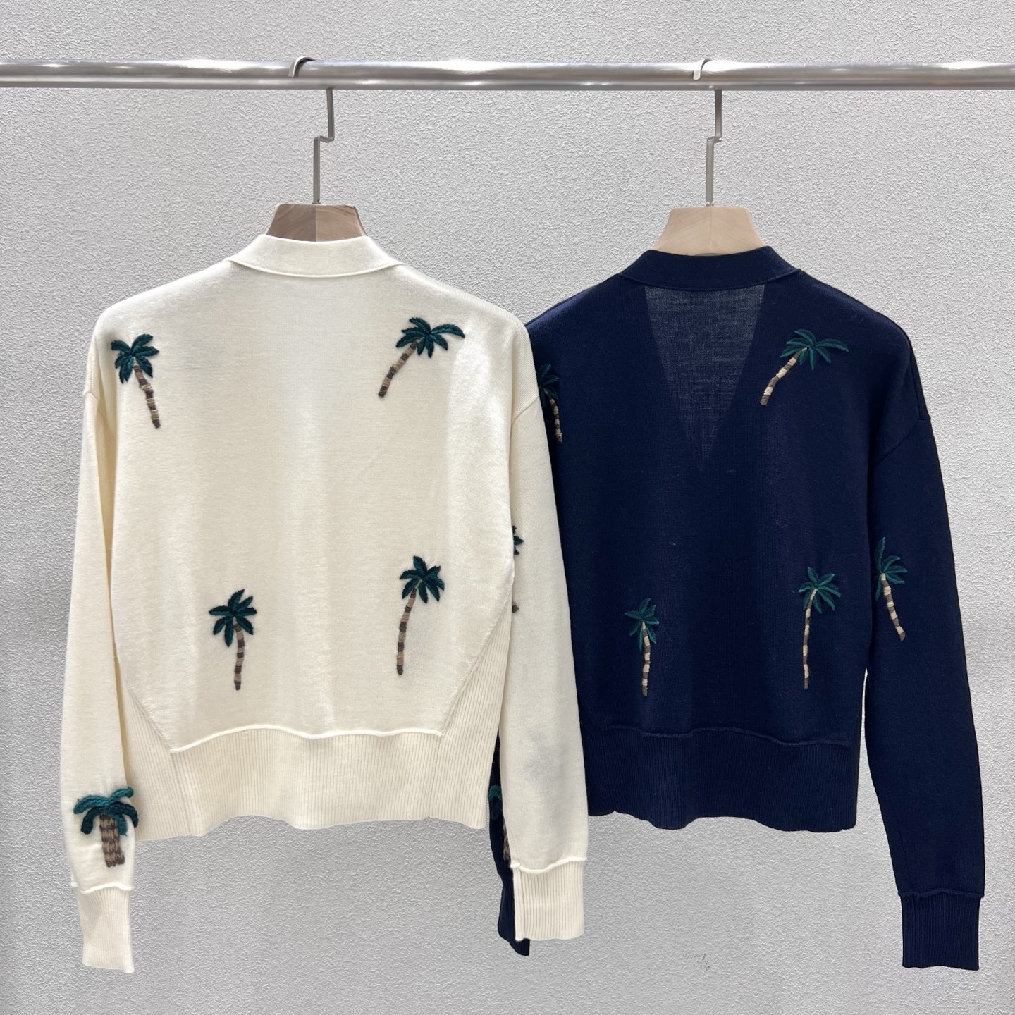 ココナッツツリー刺繍 Vネック ウールカーディガン ホワイト ネイビー 詳細画像 2