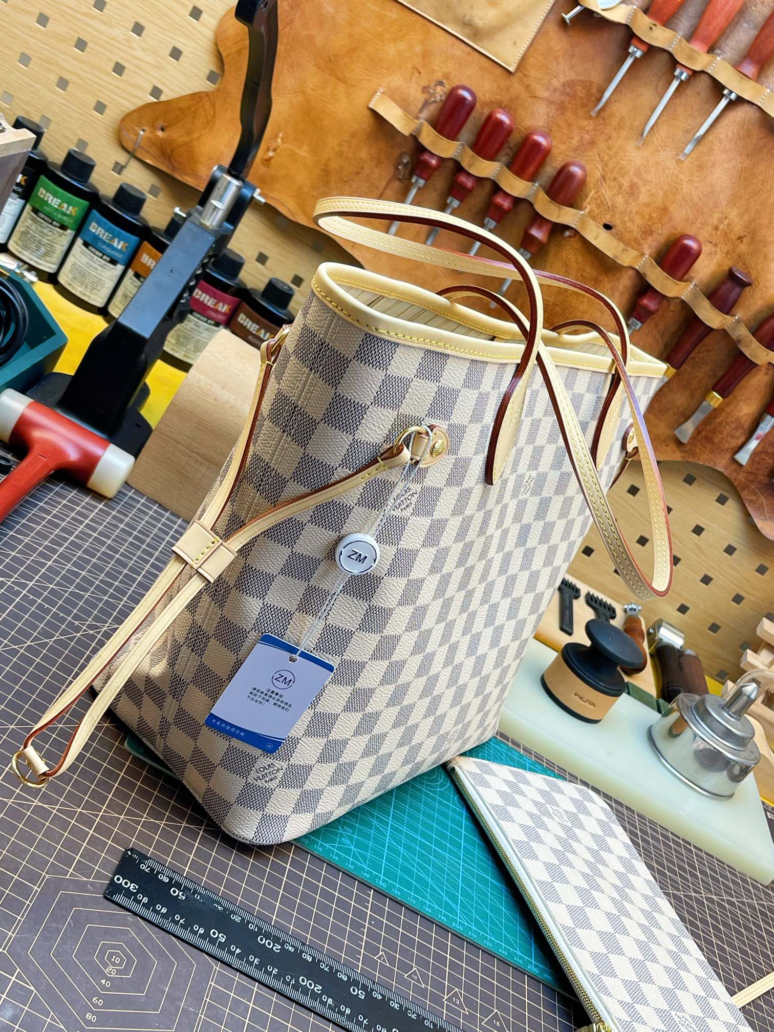 ルイ・ヴィトン Neverfull MM トートバッグ モノグラム ホワイトチェッカー 詳細画像 3