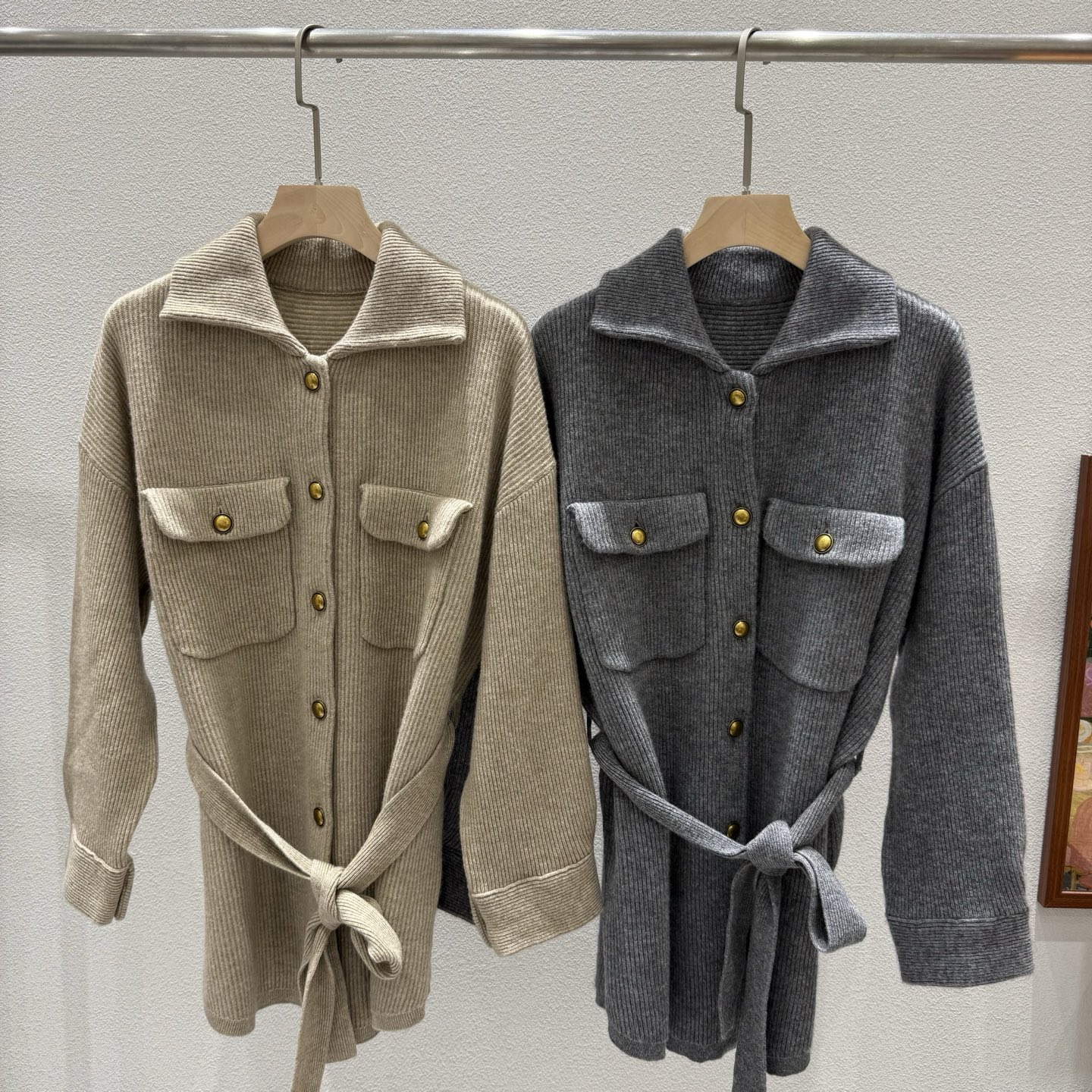 ブルネロ クチネリ カシミヤ ベルト付きカーディガン グレー キャメル 詳細画像 3