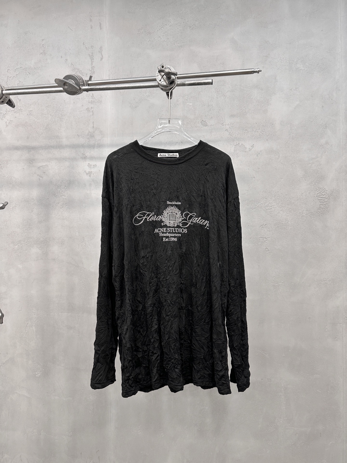 アクネ ストゥディオズ フロッキープリント 長袖Tシャツ ブラック 詳細画像 1