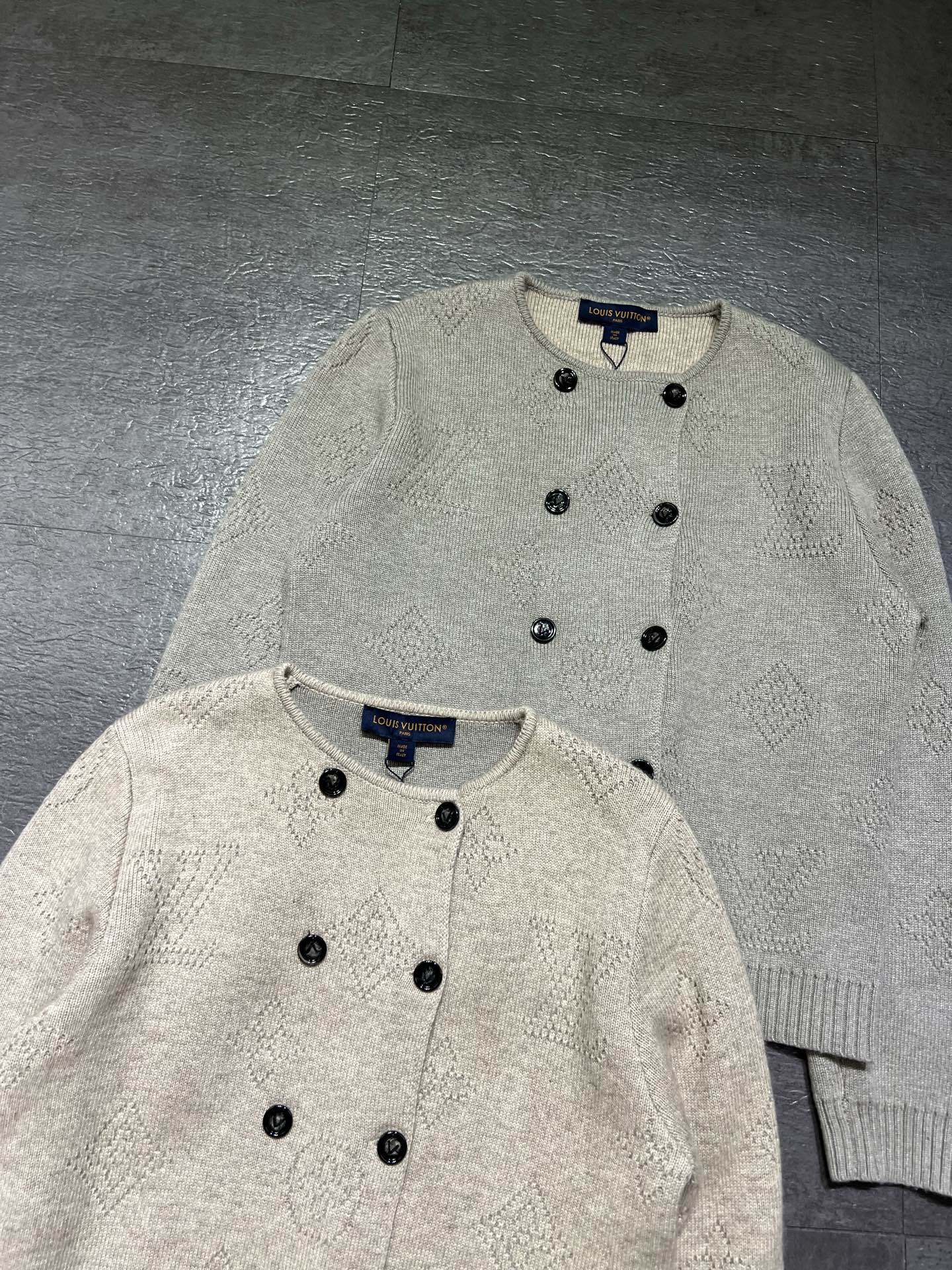 ルイ・ヴィトン ダブルブレスト 透かし編みニットカーディガン ウール カシミヤ混 詳細画像 2