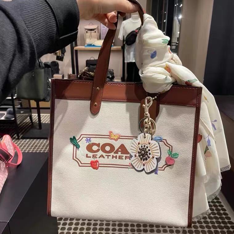 コーチ Field Tote with Garden 刺繍 トートバッグ アイボリー ブラウン C2774 詳細画像 1