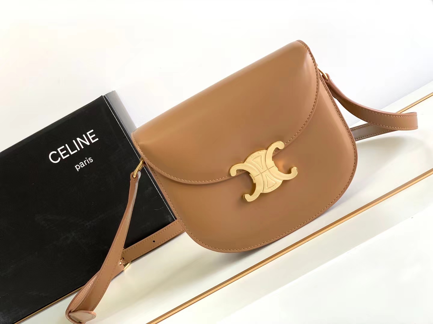 セリーヌ ティーン ベサス トリオンフ ショルダーバッグ キャメル 詳細画像 1